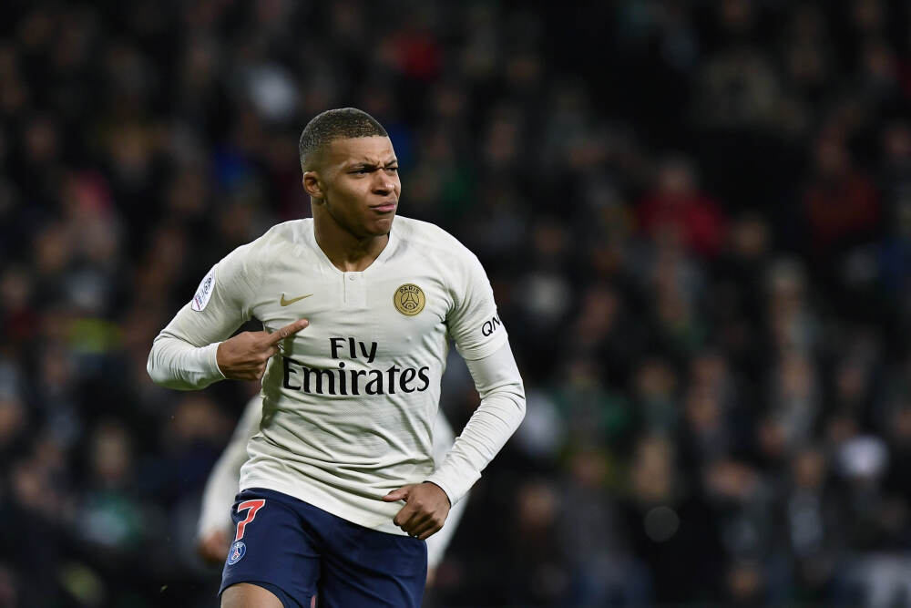 经济热点快评丨缝反了的“笑笑马”意外走红，背后的市场逻辑是什么？